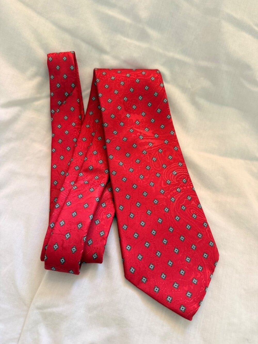 Geoffrey Beene Vintage Mens Red Paisley Floral Polyester/Silk Blend Neck Tie
